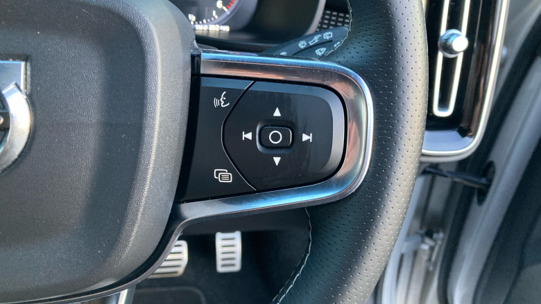 Volvo Xc40 2.0 D3 R DESIGN 5dr AWD Geartronic Diesel Estate